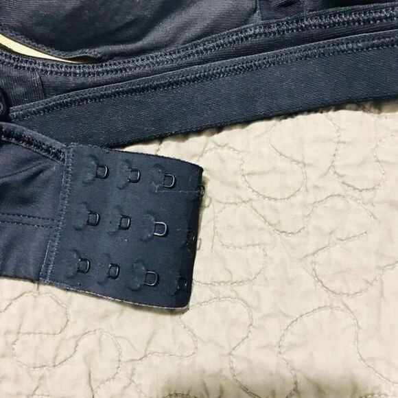 Lululemon black sports bra size 34D….S48￼ - Picture 8 of 8